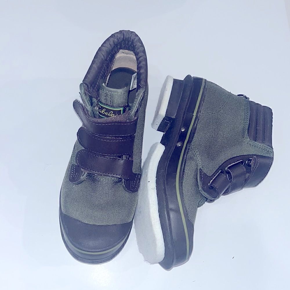 Cabela’s ultralight Army green & brown w/ steel shank Lug wade felt bottom boots